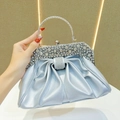 Pochette de soirée élégante en satin bleu argenté avec strass et nœud en cristal - Argenté
