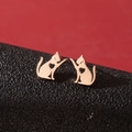 Par de pendientes minimalistas de acero inoxidable dorado con silueta de gato y corazón - Gato estirándose Diseño de Corazón Hueco (791 Oro Rosa)