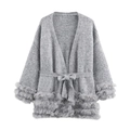 Cardigan gris à manches longues en maille avec bordure en fausse fourrure et ceinture - S / Gris clair