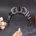 Corona da strega fatta a mano con cristalli naturali neri e ciondoli a mezzaluna - Cristallo Nero + Tre Lune in Argento Antico