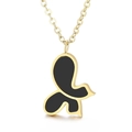 Collar con colgante de mariposa dorada artística y esmalte negro en fondo blanco - Dorado