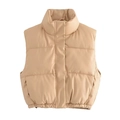 Détail du gilet matelassé en similicuir kaki avec col montant et texture du matériau - XS / Kaki