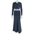 Dettaglio del set due pezzi nero con crop top intrecciato e gonna lunga con arricciature - S / Nero