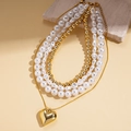 Collana multistrato vintage con ciondolo a cuore dorato e perle bianche da donna - Oro (Set da due pezzi)