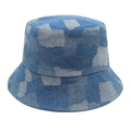 Detail van blauw-witte patchwork denim vissershoed met geweven jacquard textuur - Donkerblauw
