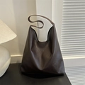 Bolso hobo grande minimalista en color marrón de piel sintética mate para diario - Marrón