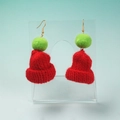 Weihnachtliche Strickmützen-Ohrringe mit rotem Bommel und goldenen Haken - Rot