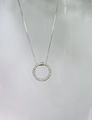 Collier en argent avec pendentif rond évidé orné de zircons blancs étincelants pavés - Or Blanc (Chaîne de Boîte 45+5cm)