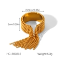 Detailansicht des goldenen Quastenrings mit Abmessungen und Gewicht 6,3g auf weißem Grund - Goldener Ring mit Perlenstruktur und Quaste (HC-R30212)