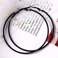 Boucles d'oreilles créoles noires au fini mat avec un design circulaire chic - Peinture Caoutchouc Noir