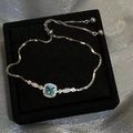 Bracciale argento con ciondolo gemma blu quadrata e catena a maglie regolabile - Bracciale-Blu