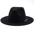 Détail d'un chapeau fedora en feutre noir avec ruban en cuir et boucle argentée élégante - M (56-58cm) / Noir