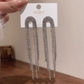 Détail de boucles d'oreilles pendantes argentées avec cristaux et tige en argent 925 - Gland Courbé en Forme de U Argenté (041)