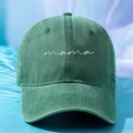 Detalle de gorra de béisbol de algodón lavado verde oscuro con bordado mama blanco - Verde Oscuro