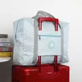 Bolsa de viaje plegable azul claro con banda de sujeción para maleta trolley - Bolsa de avión de segunda generación (45x17x35cm) / Azul