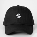 Klassische schwarze Baumwoll-Baseballkappe mit weißem MW-Stick und verstellbarem Riemen - Einheitsgröße / Schwarz