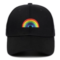 Klassische schwarze Baumwoll-Baseballkappe mit farbenfroher Regenbogen-Stickerei - Verstellbar / Schwarz