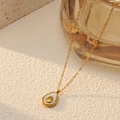 Collier avec pendentif avocat doré et incrustation de nacre sur fond en pierre - Collier (112)