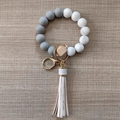 Grijze en marmeren siliconen kralen armband sleutelhanger met leren kwastje en houten kraal - Grijs marmerpatroon
