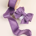 Ruban à volants violet foncé présenté en rouleau et sous forme de nœud - 2,5 CM (10 Yards/Rouleau) / Pourpre Campanule