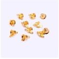 Vista dall'alto di piccoli campanellini natalizi dorati accessori fai-da-te su bianco - 1.1cm Oro (20 pz/confezione)
