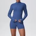 Détail de l'ensemble yoga bleu marine montrant la texture côtelée et passe-pouces - Gris Bleu