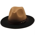 Dettaglio cappello fedora in lana bicolore con fascia in pelle marrone e borchie dorate - M (56-58cm) / Cammello/Nero Impunturato (03)