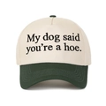 Détail de la broderie My Dog Said You're a Hoe sur la casquette de baseball bicolore - Réglable / Crème/Vert Armée