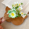 Épingle à cheveux élégante en tissu avec fleurs blanches et vertes et métal doré - Épingle À Cheveux N° 41 - Verte (unique)