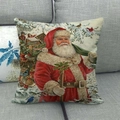 Weihnachtlicher Kissenbezug mit Weihnachtsmann und Hund auf grauem Sofa - Weihnachtsmann & Schneeszene Sack