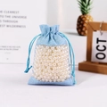 Sacchetto in lino e organza azzurro con coulisse e perle bianche per gioielli - 10*14cm / Celeste