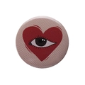 Badge rond en toile avec graphique de cœur et d'œil style pop art sur fond beige - Coeur oeil réaliste (XZ8131)