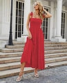 Dettaglio del vestito lungo rosso schiena scoperta con busto a pieghe e gonna a balze - S / Rosso Tinta Unita