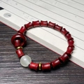 Bambus-Sandelholz-Armband mit weißem Edelstein und goldenen Metallelementen - Blutsandelholz Bambusform mit Leuchtperle