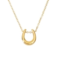 Collana con ciondolo a ferro di cavallo dorato e catena minimalista per donna, foto studio - Collana con Ciondolo a Ferro di Cavallo Dorato