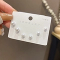 Set di tre paia di orecchini di perle bianche con perni in argento S925 su carta - Stile Mini Perla Bianco (E4487)