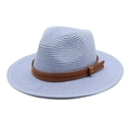 Détail d'un chapeau de paille bleu clair avec deux lanières en cuir marron - M (56-58cm) / Bleu ciel