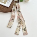 Haarsjaal met bloemenprint, roze rozen en groene bladeren op een crème achtergrond - Beige Bloem