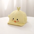 Détail d'un chapeau canard jaune pour bébé avec ailes 3D et détails de broderie - 48cm (6 Mois-2 Ans) / Casquette plate / Poussin Jaune