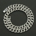 Zilveren iced out Cubaanse schakelketting met glinsterende strass op zwarte achtergrond - Zilver-30 inch