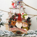 Ghirlanda natalizia artigianale con renna, Babbo Natale e pupazzo di neve su anello di rattan - Ghirlanda Combinata Babbo Natale Pupazzo di Neve Renna