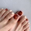 Summer amber tortoiseshell and cream white toe nail press-ons for elegant pedicure - Amber Tortoiseshell Texture (JP1176)