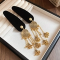 Pendientes étnicos dorados con borlas y campanas jhumka en soporte de terciopelo - No.16 Clip BB - Negro - Pieza Única