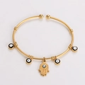 Dettaglio del bracciale a torsione in acciaio 18K con ciondoli Malocchio e Mano di Fatima - Mano di Hamsa - Nero