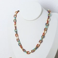 Collier à gros maillons en émail coloré avec finition dorée sur buste blanc - P1613-Collier Doré-40+5cm