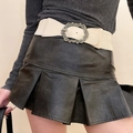 Détail de la boucle argentée rétro sur ceinture large élastique en cuir noir vintage - 61# Boucle sculptée en argent élastique large crème