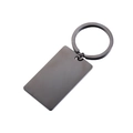 Detailansicht eines rechteckigen Schlüsselanhängers in Gunmetal mit matter Oberfläche - Schwarz