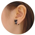 Schattige zwarte kat oorknopjes met parelhalsband en een creatief 3D-effect op het oor - Zwart Pareldetail Stijl 4 (E-0620)