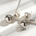 Boucles d'oreilles en acier titane avec sphère argentée et perle blanc crème - Boucles d'Oreilles Clous Double Perle Argentées (ER-1101)