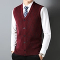 Heren gebreid vest met ruitpatroon in bordeauxrood met V-hals en knoopsluiting - M / Rood
